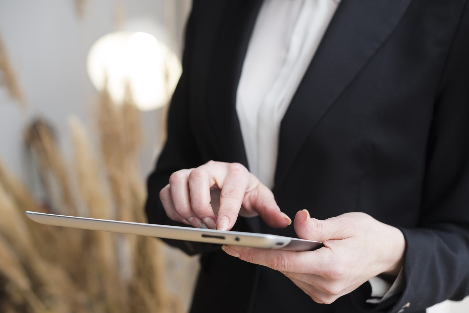 business-woman-using-tablet